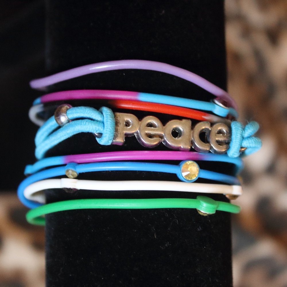 80'S PLASTIC BRACELETS WITH STONES